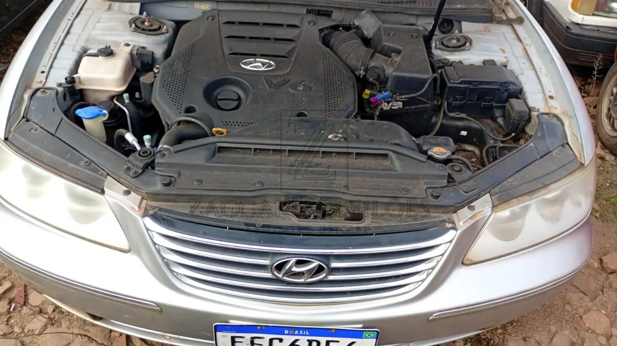 LOTE 006 - Marca/Modelo: HYUNDAI AZERA 3.3 V6, Placa: EFC6D56, Ano/modelo:  2008/2008, Cor: Prata, Chassi: KMHFC41DP9A346050, Motor: G6DB8A129167,  Renavam: 978533348.