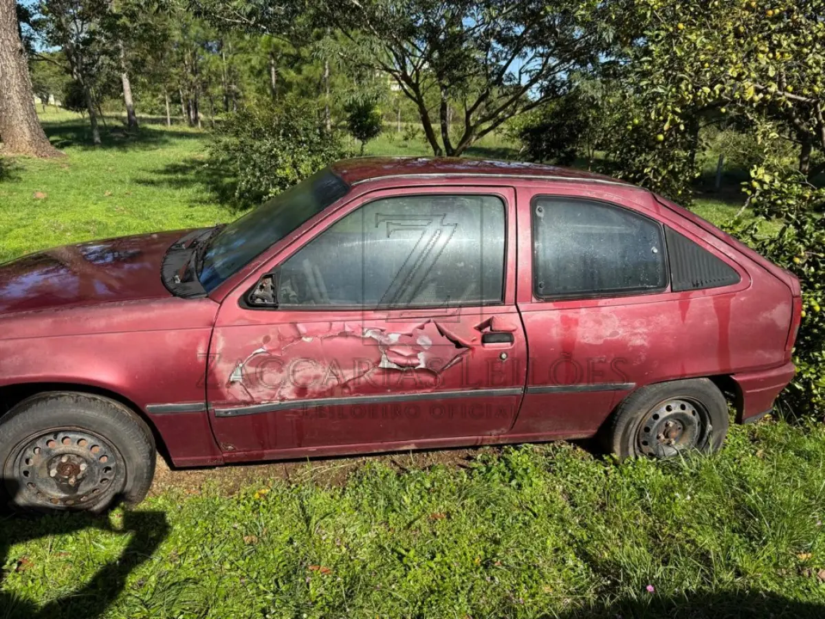LOTE 005 - GM/KADETT GL, Placa: IFG6169, Ano/modelo: 1996/1996 Cor: VERMELHA, Chassi: 9BGKZ08GVTB400329, Motor: B18LZ31194884, Renavam: 00659364832.
