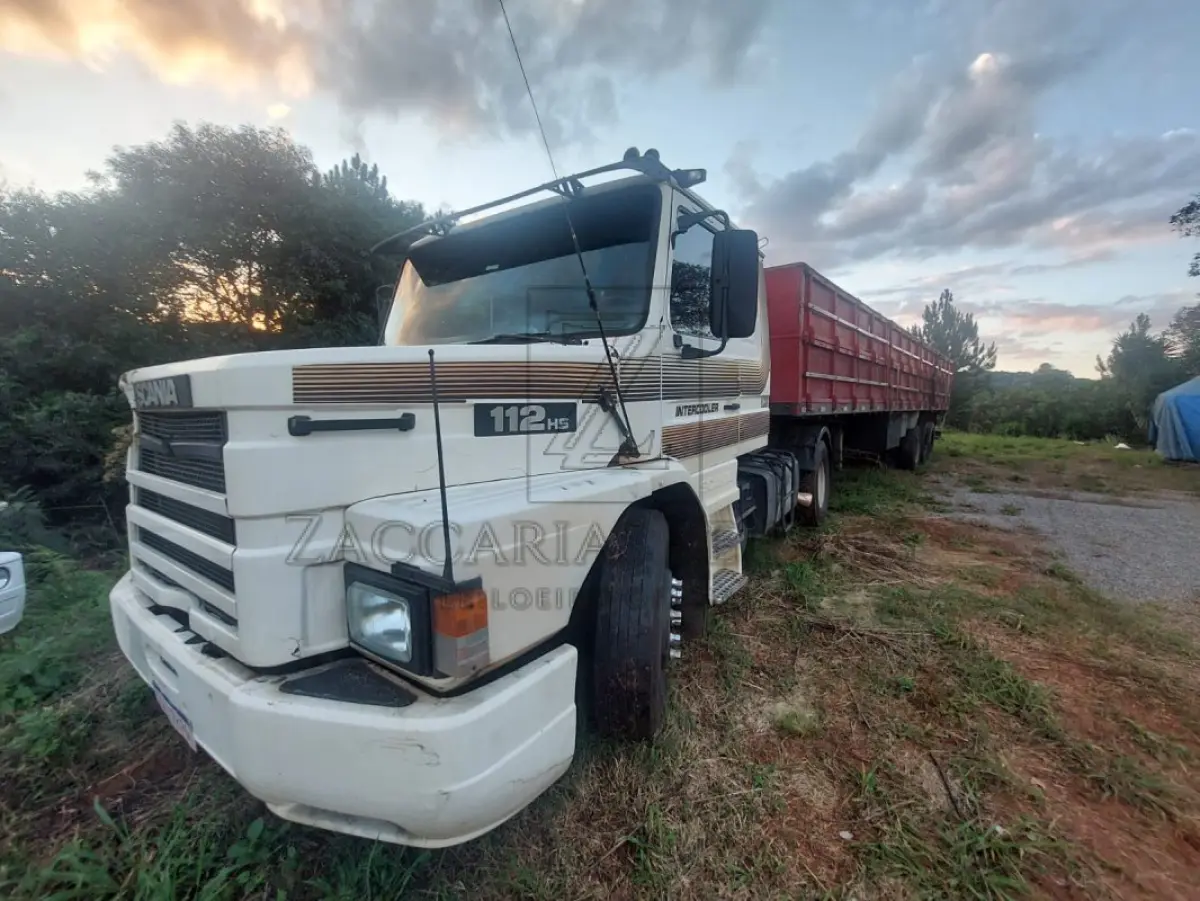 LOTE 010 - SCANIA T112 HS 4X2, Placa: IHV7H79, ano/modelo: 1987/1987 Cor: BRANCA, Chassi: 9BSTH4X2ZH3228389, Motor: RS0087330.