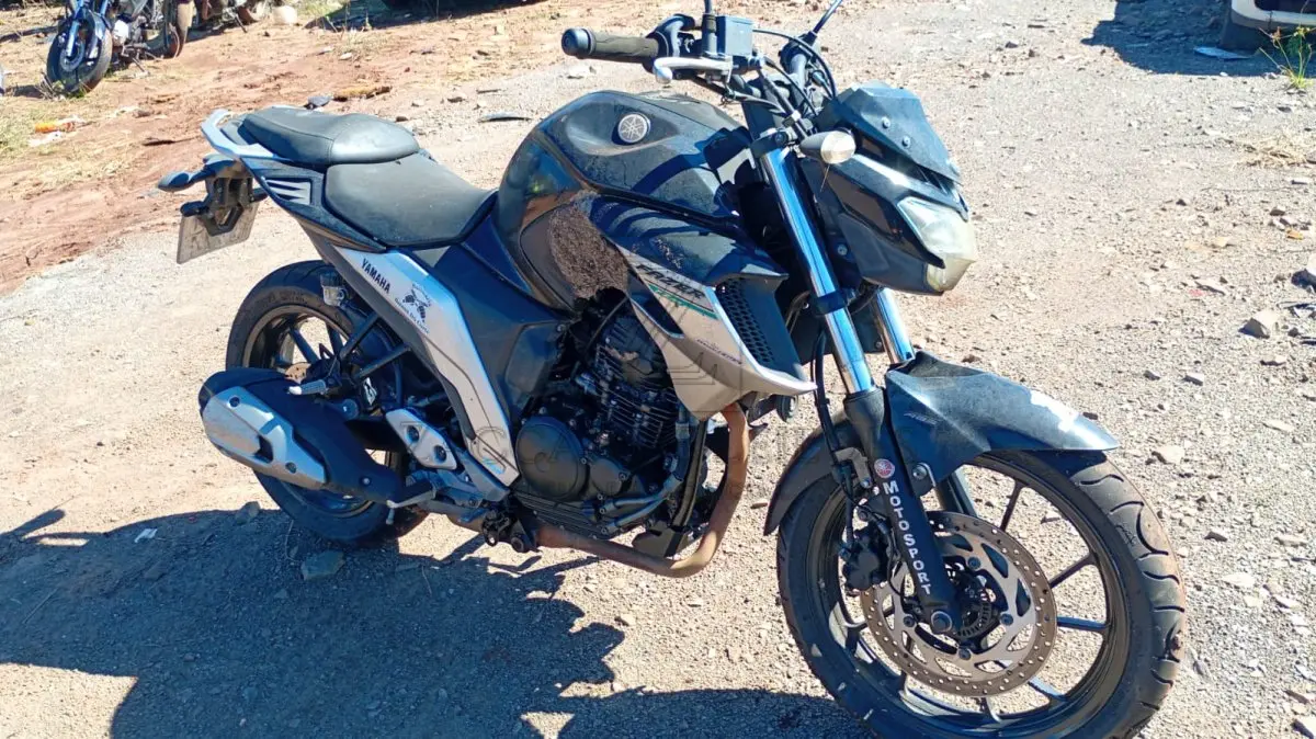 LOTE 015 - Marca/Modelo: YAMAHA/FZ25 FAZER, Placa: IYO8374, Ano/modelo: 2018/2018,  Cor: Preta, Chassi: 9C6RG5010K0008440, Renavam: 01155448690.