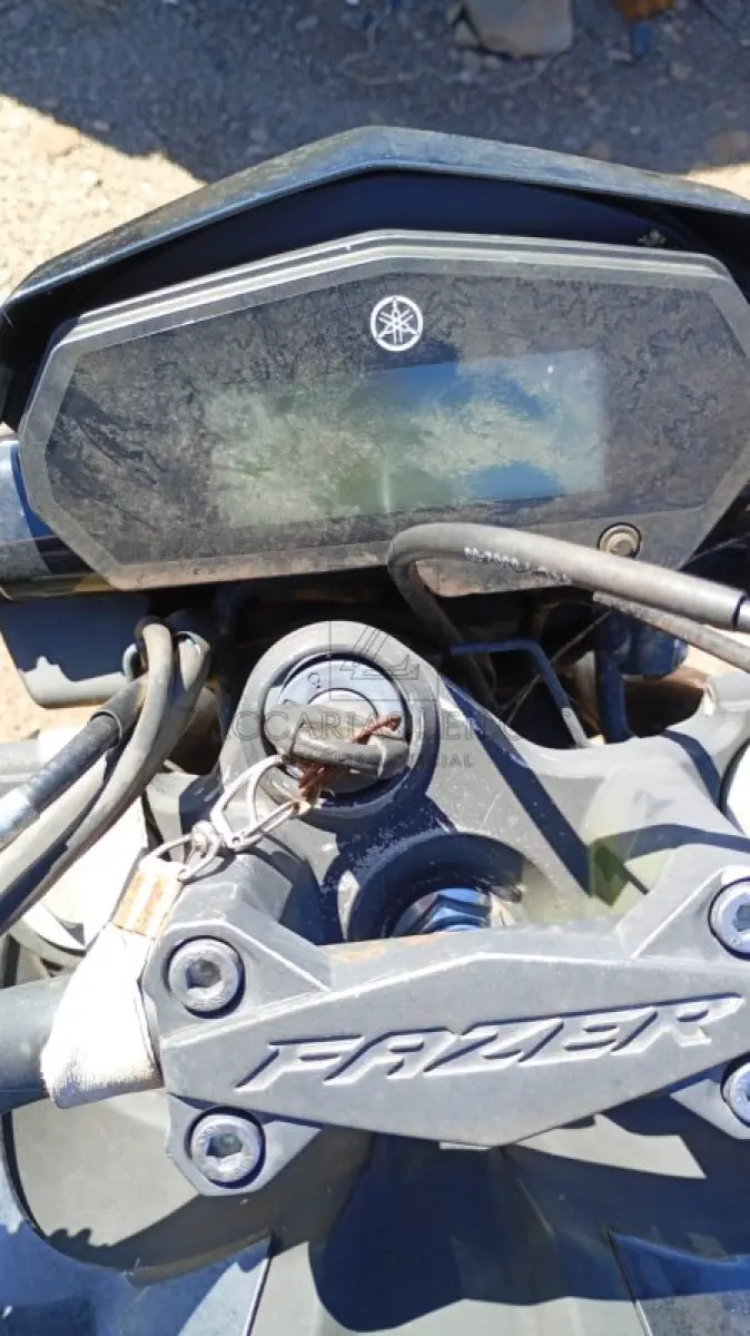LOTE 015 - Marca/Modelo: YAMAHA/FZ25 FAZER, Placa: IYO8374, Ano/modelo: 2018/2018,  Cor: Preta, Chassi: 9C6RG5010K0008440, Renavam: 01155448690.
