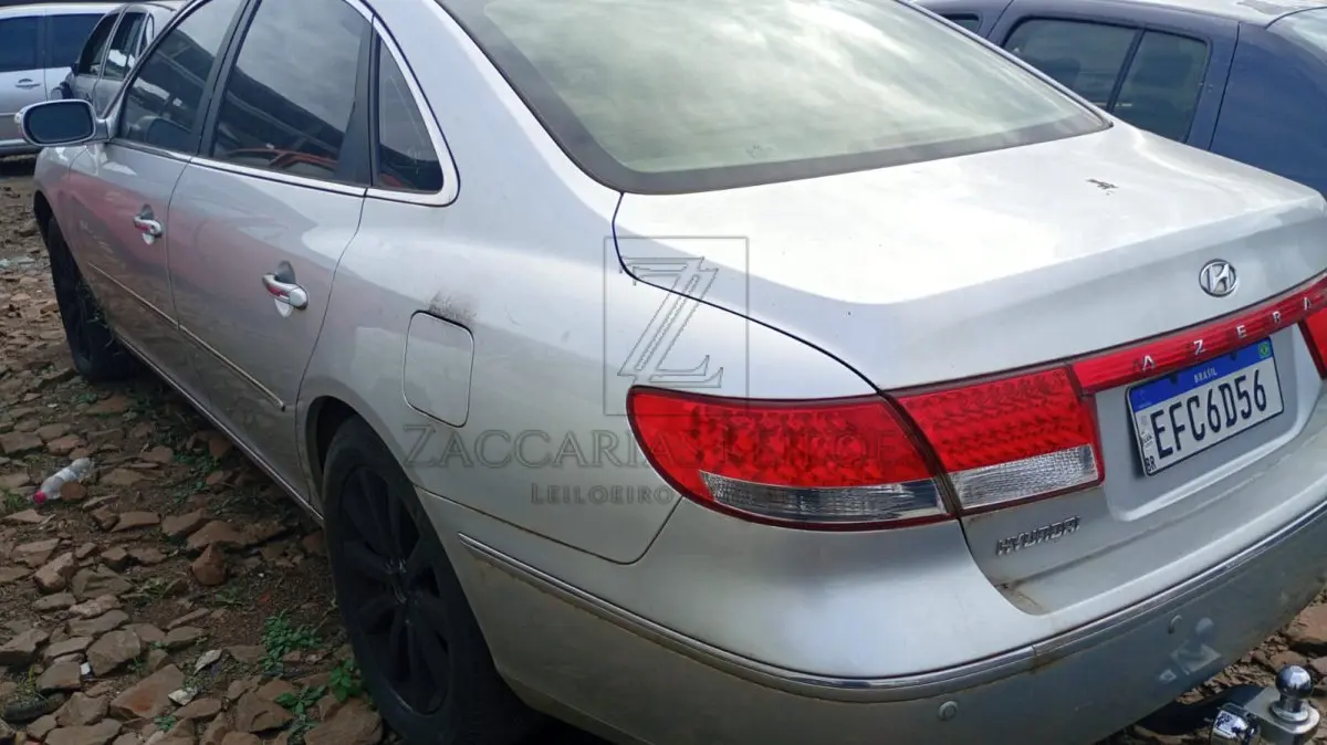 LOTE 006 - Marca/Modelo: HYUNDAI AZERA 3.3 V6, Placa: EFC6D56, Ano/modelo:  2008/2008, Cor: Prata, Chassi: KMHFC41DP9A346050, Motor: G6DB8A129167,  Renavam: 978533348.