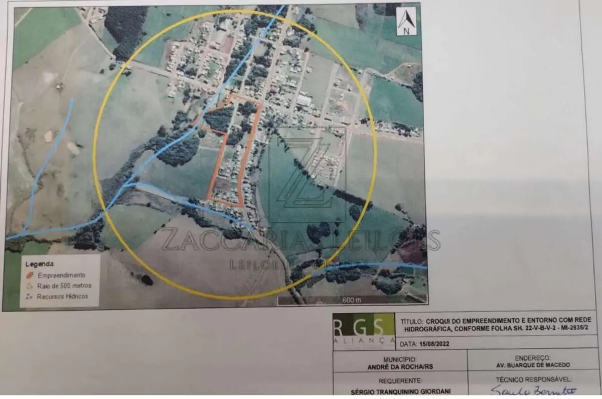 LOTE 001 - Parte ideal de uma área de terras, localizado dentro do todo maior “UMA ÁREA DE TERRAS  RURAIS, com capões de restinga e matos, com a área de 186.389,00m², situada no lugar “sem  denominação especial”, em André da Rocha – RS, confrontando: Com a Estrada Geral Buarque de  Macedo, com a estrada que vai de André da Rocha ao despraiado, com terras de sucessores de Firmino  Jaques, Atílio Gilioli e Manoel Vierira Prestes, com UMA CASA de moradia de madeira, edificada em 1968,  com 80,00m², sob nº 1582”, parte ideal assim descrita conforme Laudo de Avaliação: LOTE 01: Área de Terras com Restrição Ambiental (APP).  o  o  o  o  o  Descrição: Imóvel de matrícula nº 15.547 do Registro de Imóveis de Nova Prata/RS, localizado em  André da Rocha/RS acima e (pp. 1-2) Laudo de Avaliação.  Parte Ideal: 10.006,34 m² (p. 3).  Observação Importante: O imóvel possui Área de Preservação Permanente (APP) confirmada de  0,75 hectares (7.500 m²), o que representa restrição severa de uso e ocupação (não edificável) (pp.  3-4).