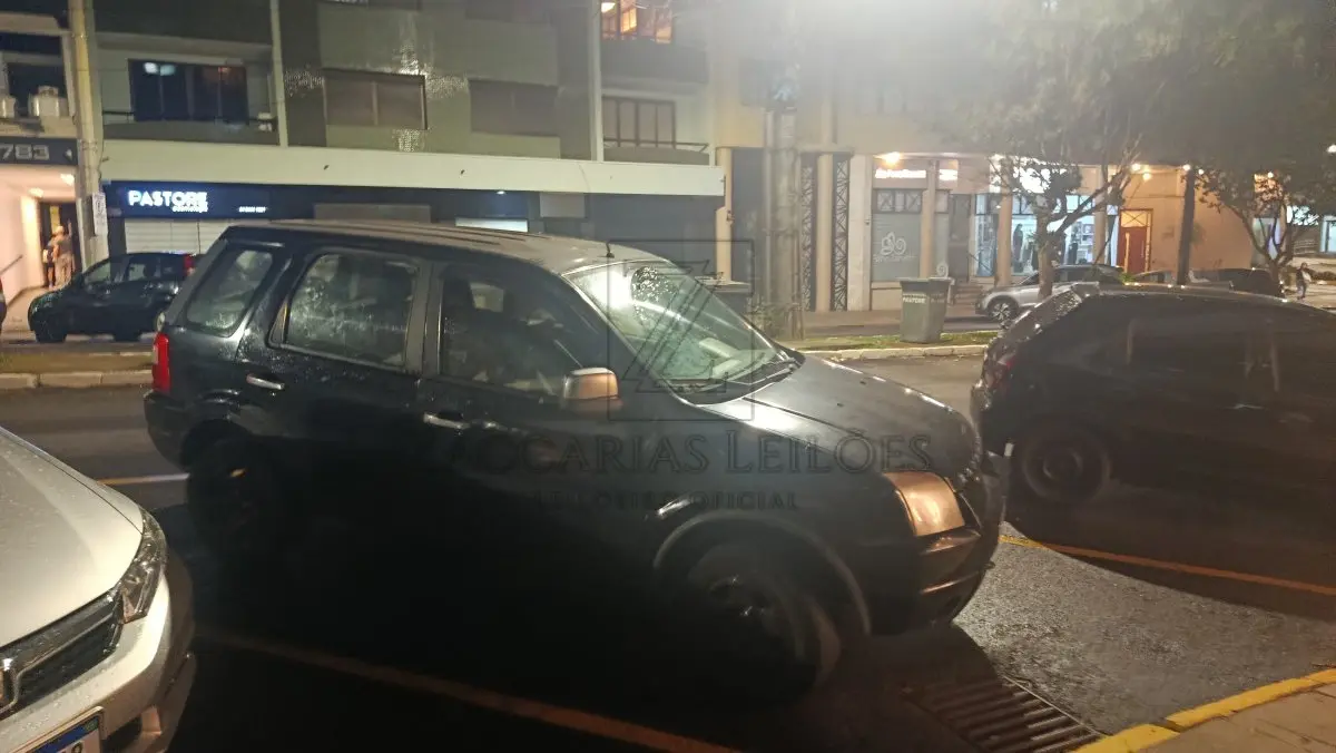 LOTE 004 - Uma camionete da marca FORD/ECOSPORT XL 1.6L, placas IMM5E68, na cor preta, à Gasolina,  ano/modelo 2005/2005, RENAVAM 855514035(resguardada a meação de 50% da executada cônjuge).