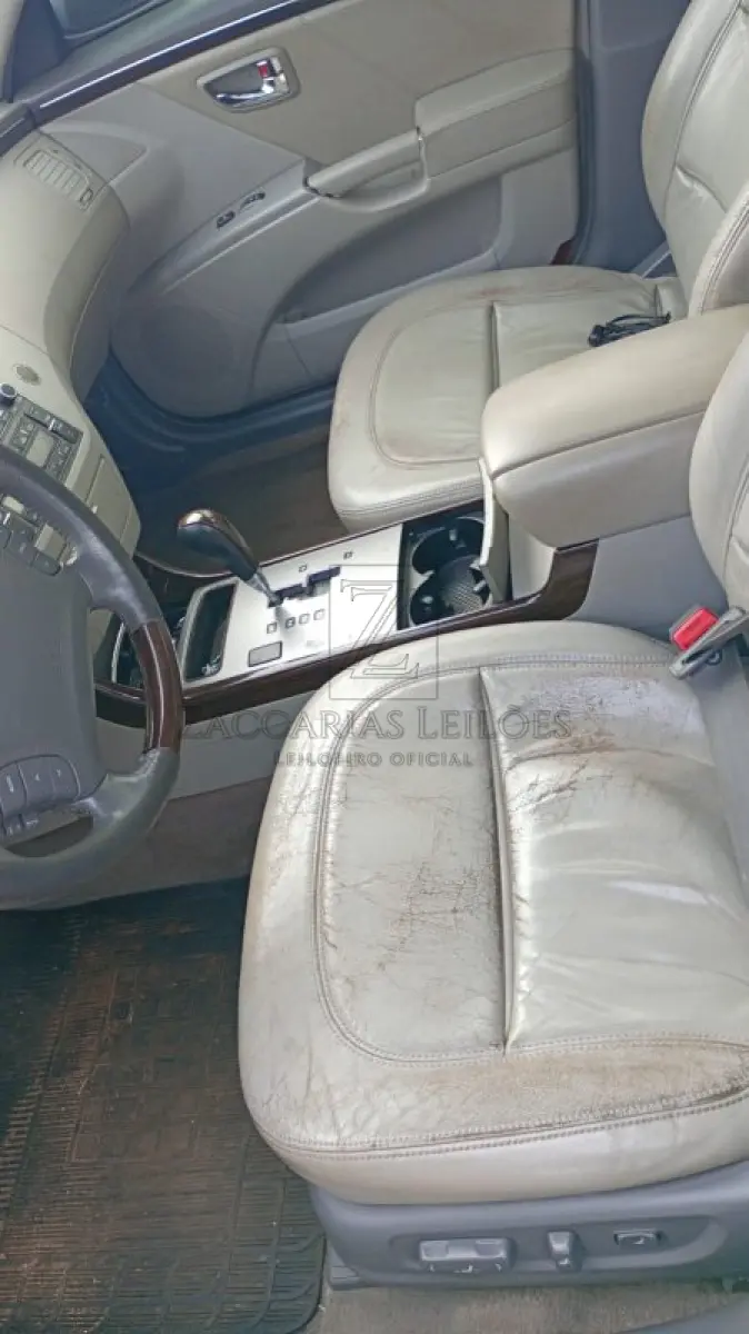 LOTE 006 - Marca/Modelo: HYUNDAI AZERA 3.3 V6, Placa: EFC6D56, Ano/modelo:  2008/2008, Cor: Prata, Chassi: KMHFC41DP9A346050, Motor: G6DB8A129167,  Renavam: 978533348.
