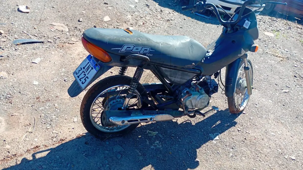 LOTE 020 - Marca/Modelo: HONDA/POP100, Placa: INT3I25, Ano/modelo: 2007/2007, Cor:  Preta, Chassi: 9C2HB02107R031619, Renavam: 00915582554.