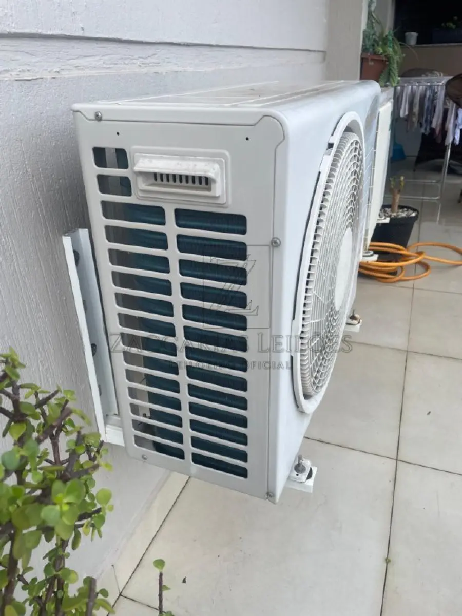 LOTE 010 - Um ar condicionado marca  Samsung, 12 mil btus, usado.