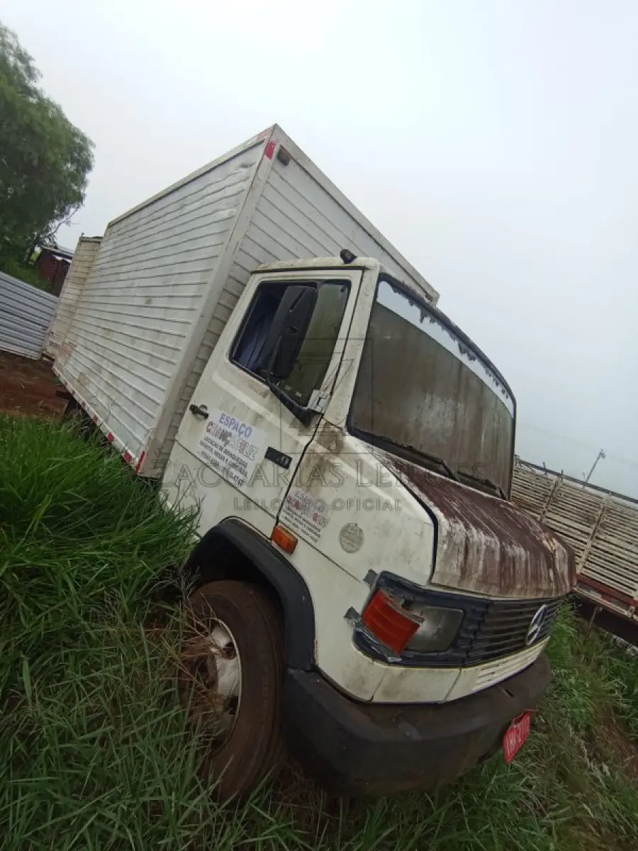 LOTE 008 - M.BENZ/709, Placa: IHK2782, Ano/modelo: 1990/1990, Cor: BRANCA, Chassi:  9BM688102LB881314, Motor: 37490510, RENAVAM: 00590157728