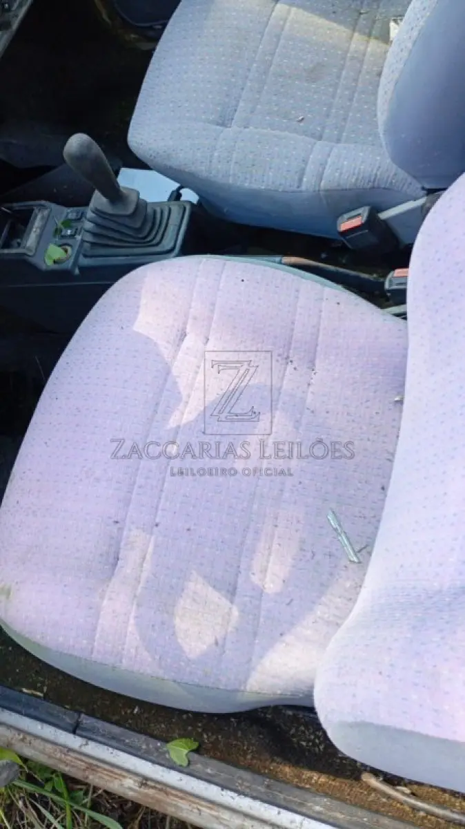 LOTE 010 - Marca/Modelo: VW/GOL GL, Placa: IFB2I15, Ano/modelo: 1987/1987, Cor: Bege,  Chassi: 9BWZZZ30ZHT126964, Renavam: 00563061197.