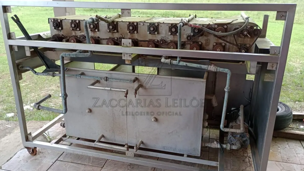 LOTE 004 - Uma lavadora de caixas em inox, baixo nível de ruídos sobre normas  ABNT.