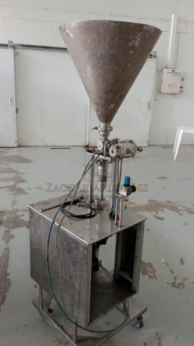 LOTE 005 - Duas maquinas dosadoras de líquidos industriais, da marca EDWARD, em inox.