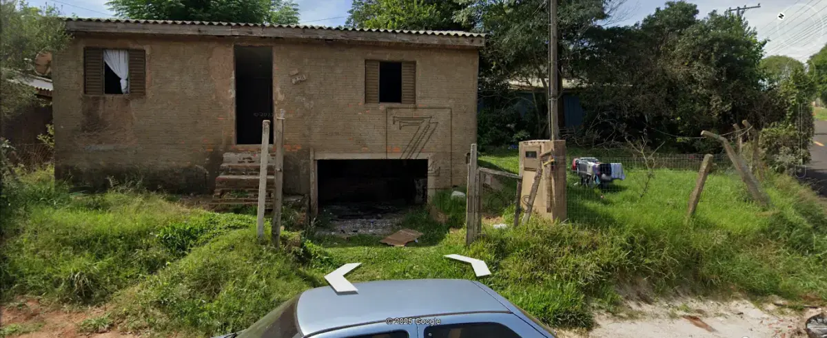 LOTE 004 - IMÓVEL: UM LOTE DE TERRENO, sob nº 13, da quadra nº 22, com a área superficial de 290,00m²  sem benfeitorias, situado à Av. Luiz Langaro, sem numeração definida, esquina com a rua Esmeralda, na  Vila Xangri-Lá, nesta cidade, confrontando: ao NORTE, com parte do lote nº5; ao LESTE, com o lote nº 14;  ao OESTE, com a Rua Esmeralda antiga nº 5; e, ao SUDOESTE, com a Avenida Luiz Langaro, antiga  estrada para Carazinho, onde faz frente. MATRÍCULA Nº 42.814, no OFICIO DE REGISTRO DE IMÓVEIS  DE PASSO FUNDO/RS.