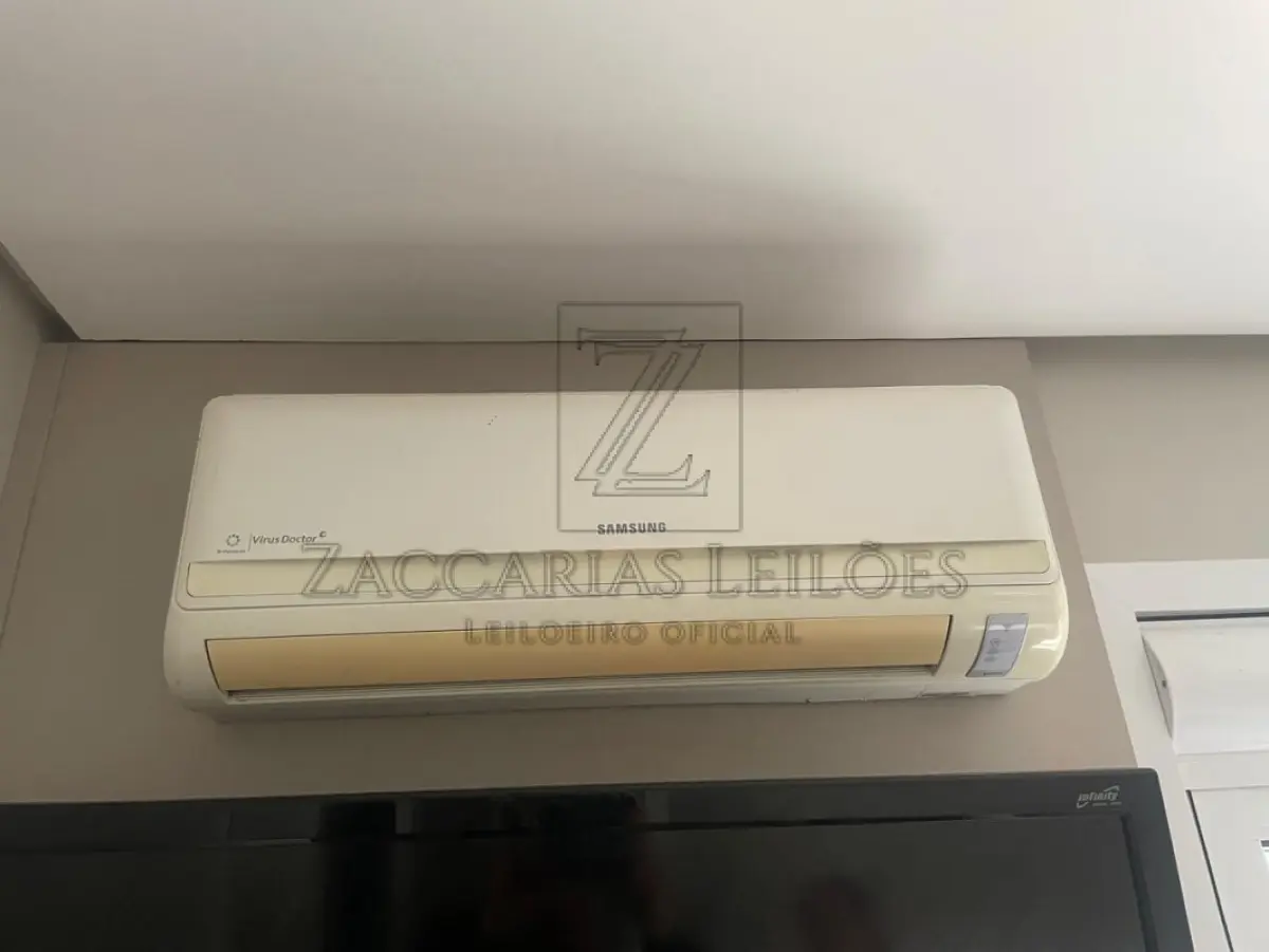 LOTE 010 - Um ar condicionado marca  Samsung, 12 mil btus, usado.