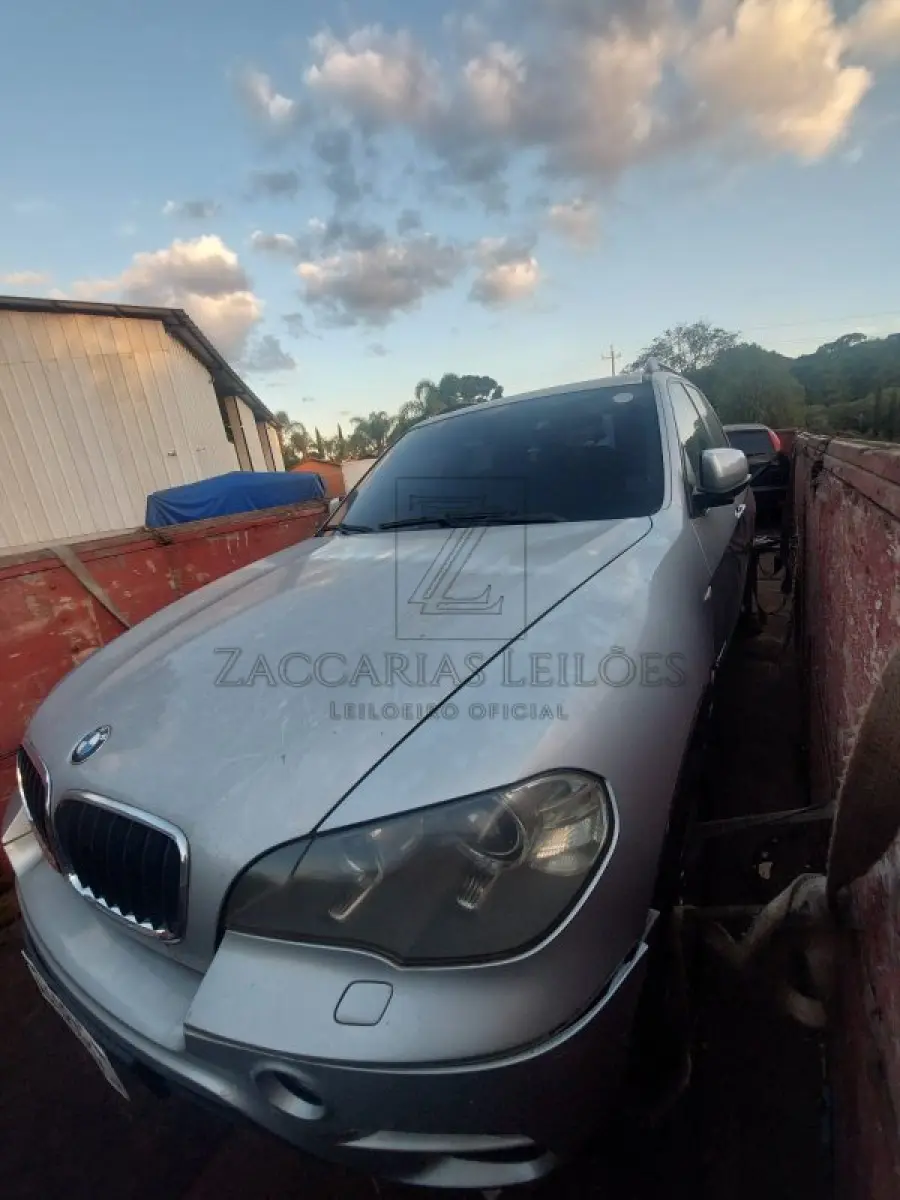 LOTE 016 - BMW X5 X-DRIVE 35i (Motor N55 3.0 Bi-Turbo) ANO/MODELO: 2011 / 2011, COR: Prata, PLACA: AA0R537 (Origem: Paraguai), CHASSI: WBAZV4101B805471, PROCEDÊNCIA: Apreendido / Estrangeiro.