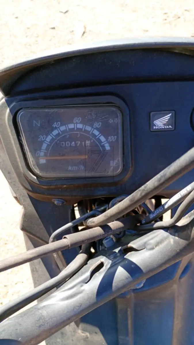 LOTE 020 - Marca/Modelo: HONDA/POP100, Placa: INT3I25, Ano/modelo: 2007/2007, Cor:  Preta, Chassi: 9C2HB02107R031619, Renavam: 00915582554.