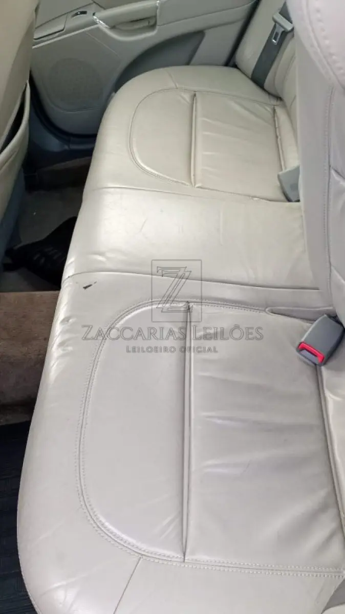 LOTE 006 - Marca/Modelo: HYUNDAI AZERA 3.3 V6, Placa: EFC6D56, Ano/modelo:  2008/2008, Cor: Prata, Chassi: KMHFC41DP9A346050, Motor: G6DB8A129167,  Renavam: 978533348.