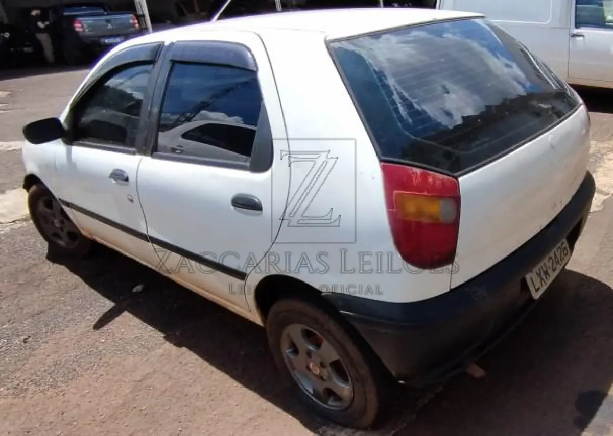 LOTE 006 - Fiat/Palio EL, placa LXW2426, ano/modelo 1996/1996, na cor branca chassis nº 9BD178237T0011119, RENAVAM: 00655006133.