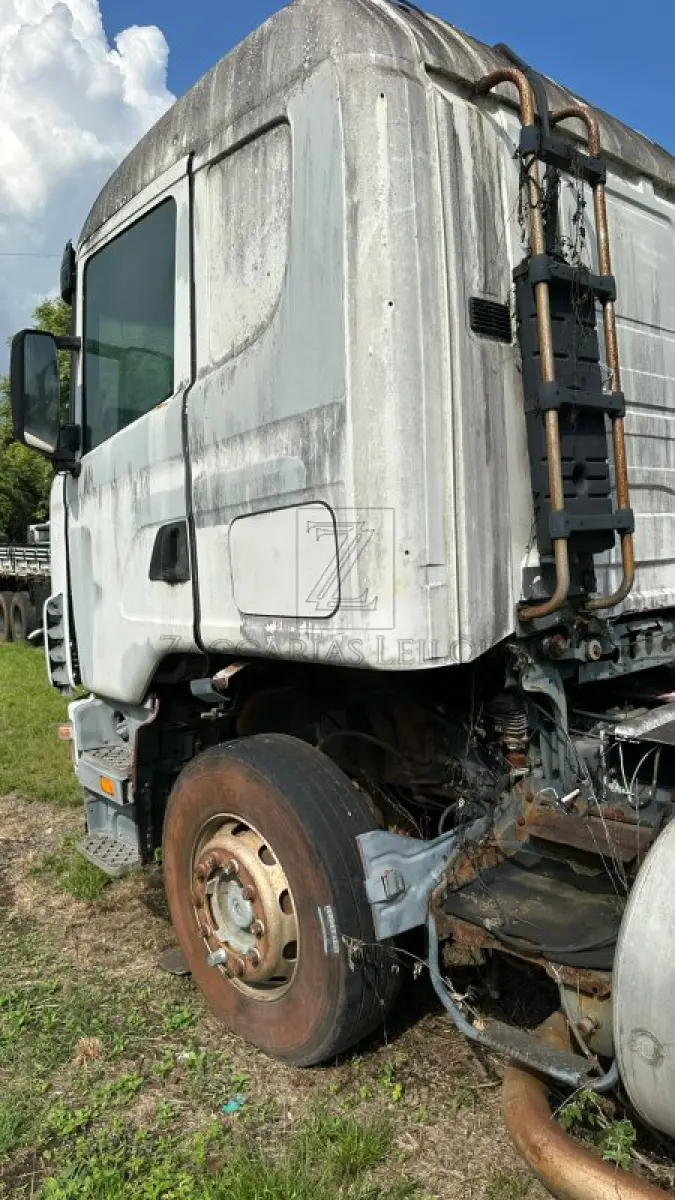 LOTE 010 - SCANIA/R124 GA4X2NZ 420, Placa: ATP2124, ano/modelo: 2005/2005, Cor: BRANCA, Chassi: 9BSR4X2A053564484, Motor: 8044914, Renavam: 849396689.