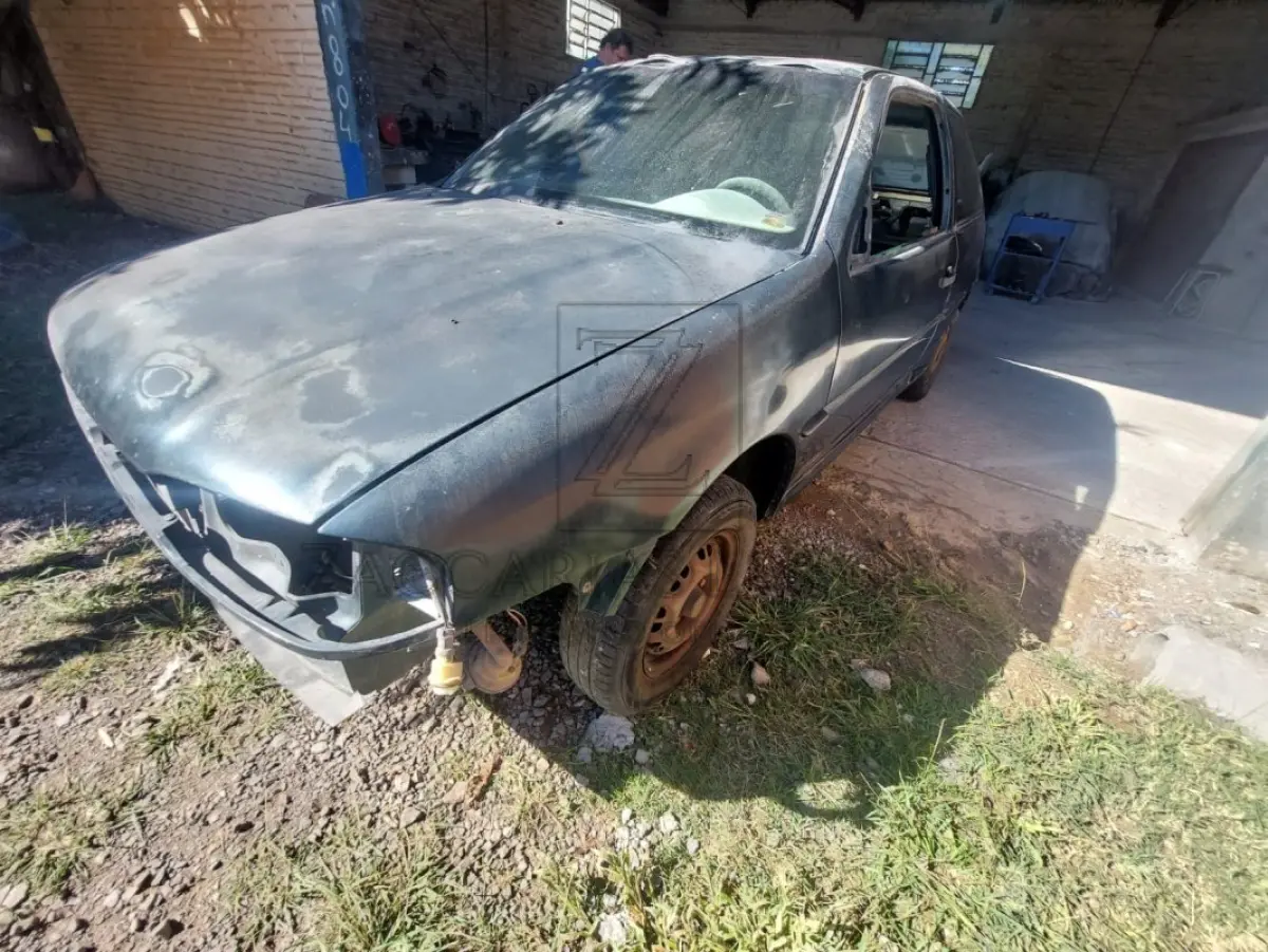 LOTE 007 - Um automóvel da marca VW/GOL CL 1.6 MI, placas IGG6120, na cor verde, à Gasolina, ano/modelo 1997/1997, RENAVAM 674645693.