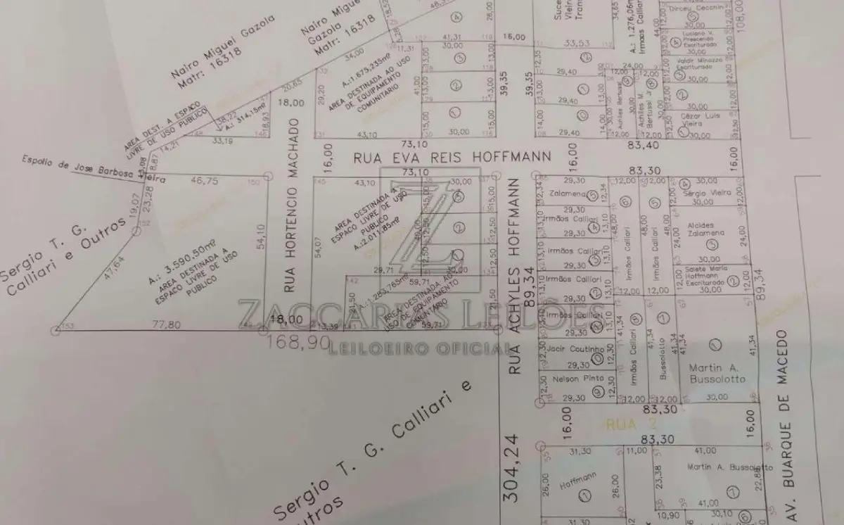 LOTE 001 - Parte ideal de uma área de terras, localizado dentro do todo maior “UMA ÁREA DE TERRAS  RURAIS, com capões de restinga e matos, com a área de 186.389,00m², situada no lugar “sem  denominação especial”, em André da Rocha – RS, confrontando: Com a Estrada Geral Buarque de  Macedo, com a estrada que vai de André da Rocha ao despraiado, com terras de sucessores de Firmino  Jaques, Atílio Gilioli e Manoel Vierira Prestes, com UMA CASA de moradia de madeira, edificada em 1968,  com 80,00m², sob nº 1582”, parte ideal assim descrita conforme Laudo de Avaliação: LOTE 01: Área de Terras com Restrição Ambiental (APP).  o  o  o  o  o  Descrição: Imóvel de matrícula nº 15.547 do Registro de Imóveis de Nova Prata/RS, localizado em  André da Rocha/RS acima e (pp. 1-2) Laudo de Avaliação.  Parte Ideal: 10.006,34 m² (p. 3).  Observação Importante: O imóvel possui Área de Preservação Permanente (APP) confirmada de  0,75 hectares (7.500 m²), o que representa restrição severa de uso e ocupação (não edificável) (pp.  3-4).