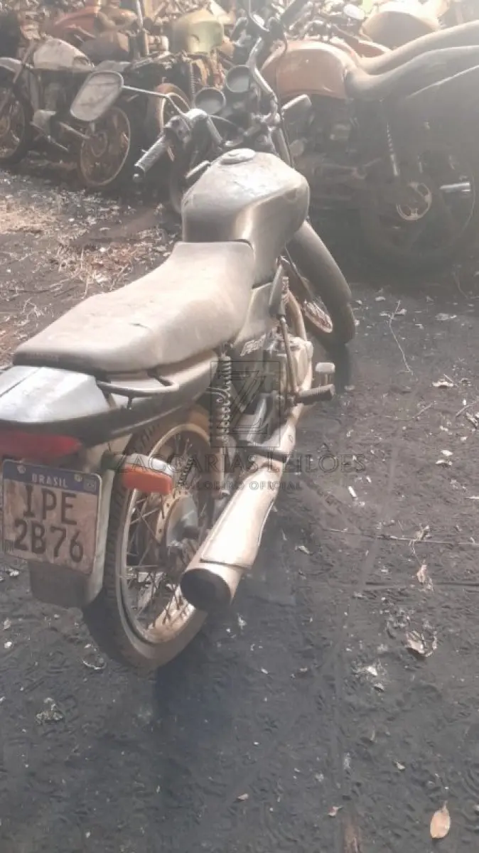 LOTE 017 - HONDA/CG 125 FAN, Placa: IPE2176, Ano/modelo: 2008/2008, Cor: PRETA, Chassi:  9C2JC30708R713449, Motor: JC30E78713449, RENAVAM: 00985194596.