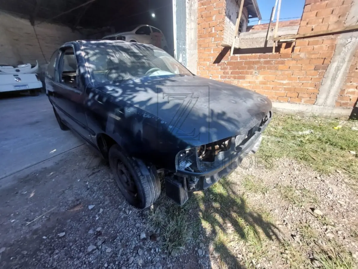 LOTE 007 - Um automóvel da marca VW/GOL CL 1.6 MI, placas IGG6120, na cor verde, à Gasolina, ano/modelo 1997/1997, RENAVAM 674645693.