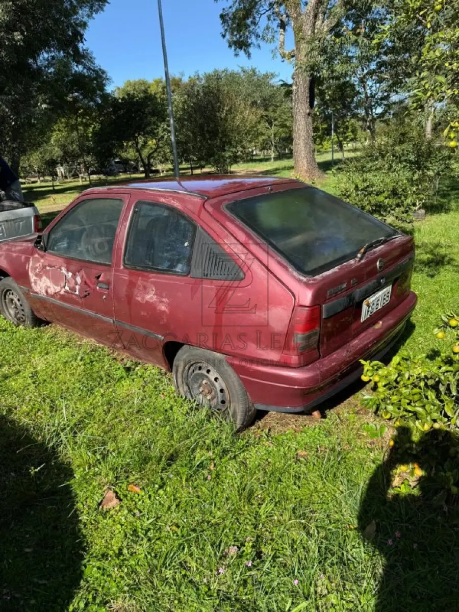 LOTE 005 - GM/KADETT GL, Placa: IFG6169, Ano/modelo: 1996/1996 Cor: VERMELHA, Chassi: 9BGKZ08GVTB400329, Motor: B18LZ31194884, Renavam: 00659364832.