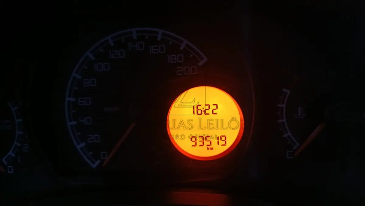 LOTE 001 - Uma caminhonete da marca FIAT/STRADA HD WK CD E, placas QRE2E27, na cor prata, ano/modelo 2018/2019, à Álcool/Gasolina, RENAVAM 1176032710.