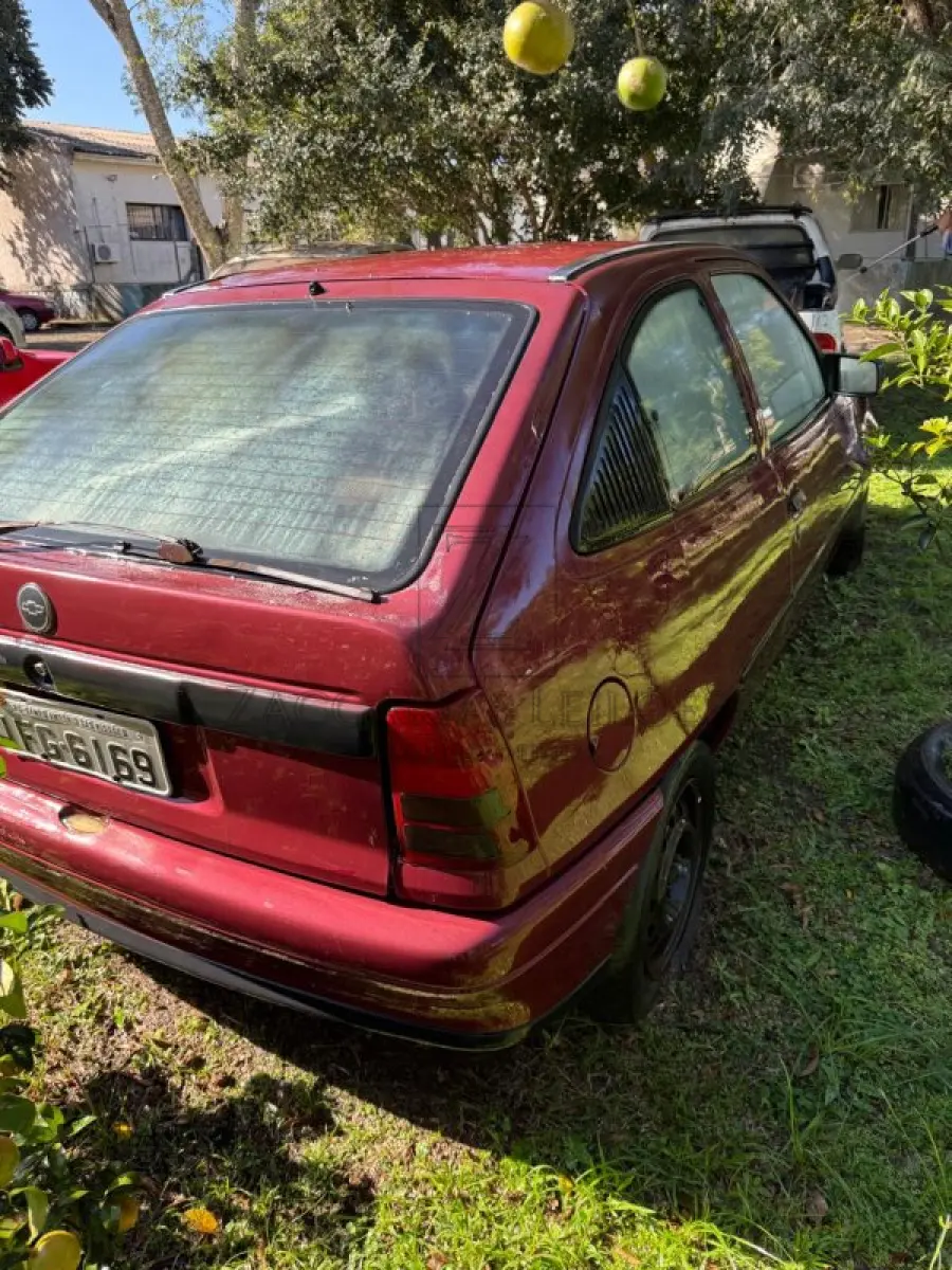 LOTE 005 - GM/KADETT GL, Placa: IFG6169, Ano/modelo: 1996/1996 Cor: VERMELHA, Chassi: 9BGKZ08GVTB400329, Motor: B18LZ31194884, Renavam: 00659364832.
