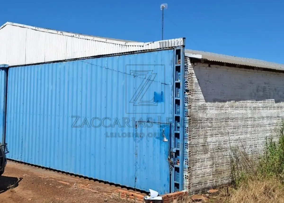 LOTE 004 - Uma estrutura metálica denominada HANGARETE, com medidas 14,70mX15,20m, com piso de concreto, alvenaria e portões.