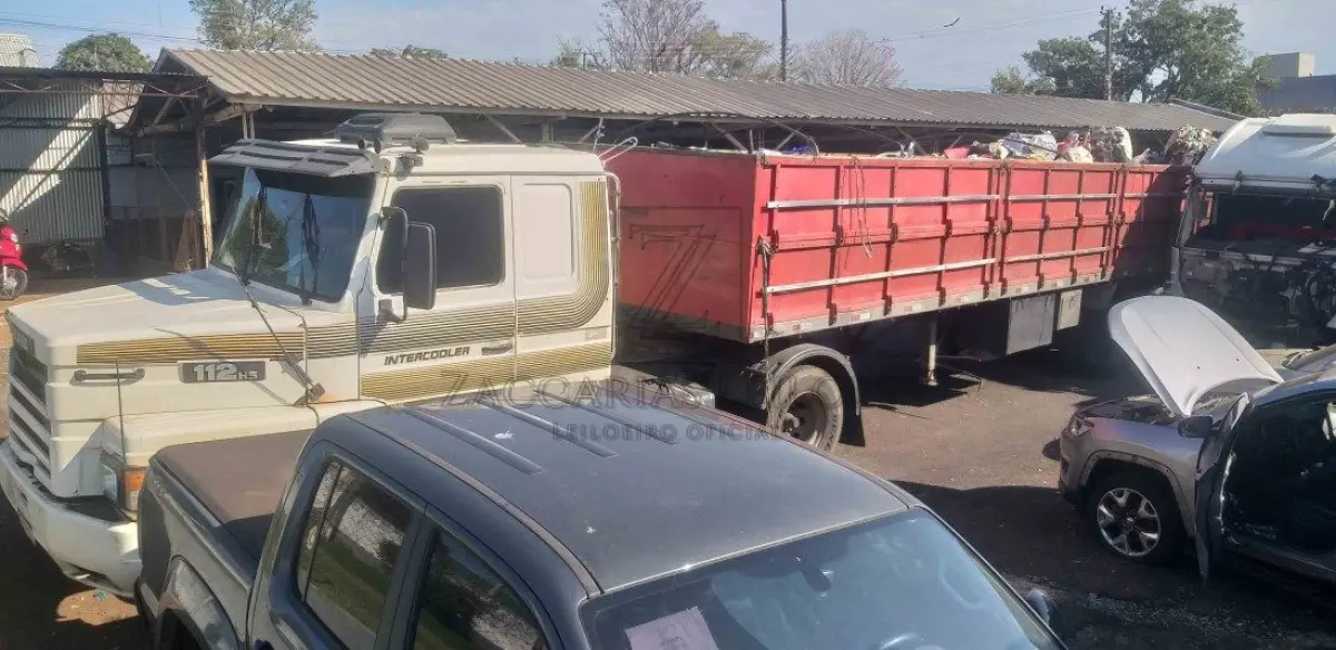 LOTE 010 - SCANIA T112 HS 4X2, Placa: IHV7H79, ano/modelo: 1987/1987 Cor: BRANCA, Chassi: 9BSTH4X2ZH3228389, Motor: RS0087330.