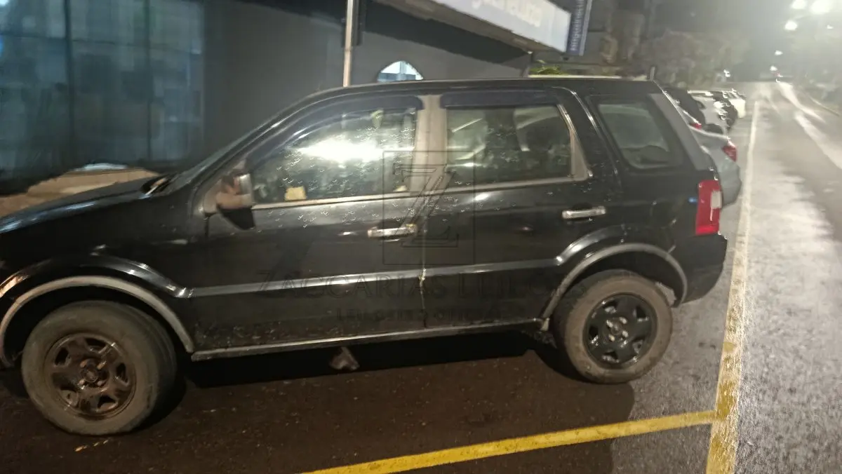 LOTE 004 - Uma camionete da marca FORD/ECOSPORT XL 1.6L, placas IMM5E68, na cor preta, à Gasolina,  ano/modelo 2005/2005, RENAVAM 855514035(resguardada a meação de 50% da executada cônjuge).