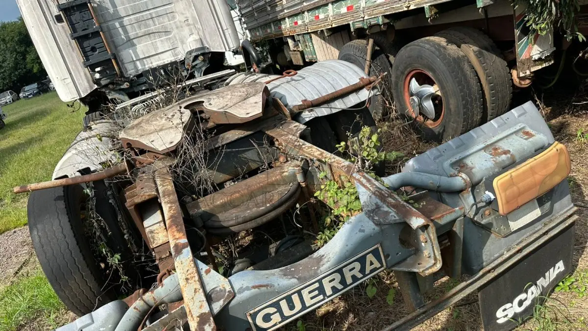 LOTE 010 - SCANIA/R124 GA4X2NZ 420, Placa: ATP2124, ano/modelo: 2005/2005, Cor: BRANCA, Chassi: 9BSR4X2A053564484, Motor: 8044914, Renavam: 849396689.