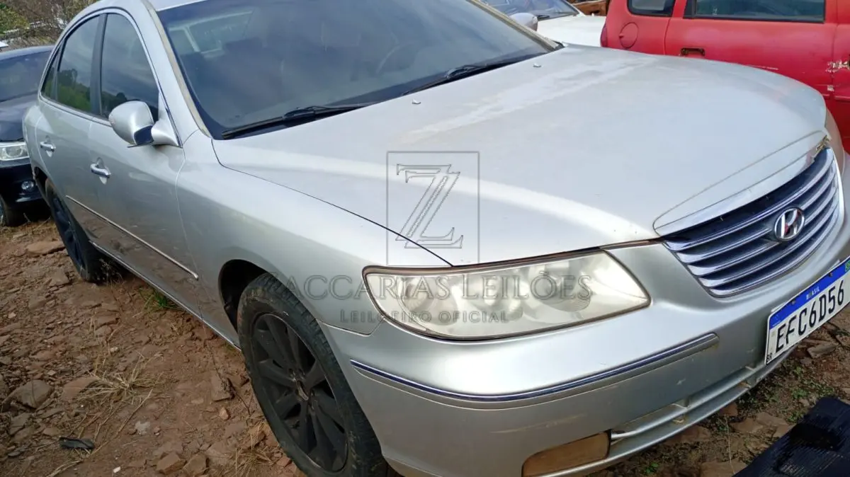 LOTE 006 - Marca/Modelo: HYUNDAI AZERA 3.3 V6, Placa: EFC6D56, Ano/modelo:  2008/2008, Cor: Prata, Chassi: KMHFC41DP9A346050, Motor: G6DB8A129167,  Renavam: 978533348.