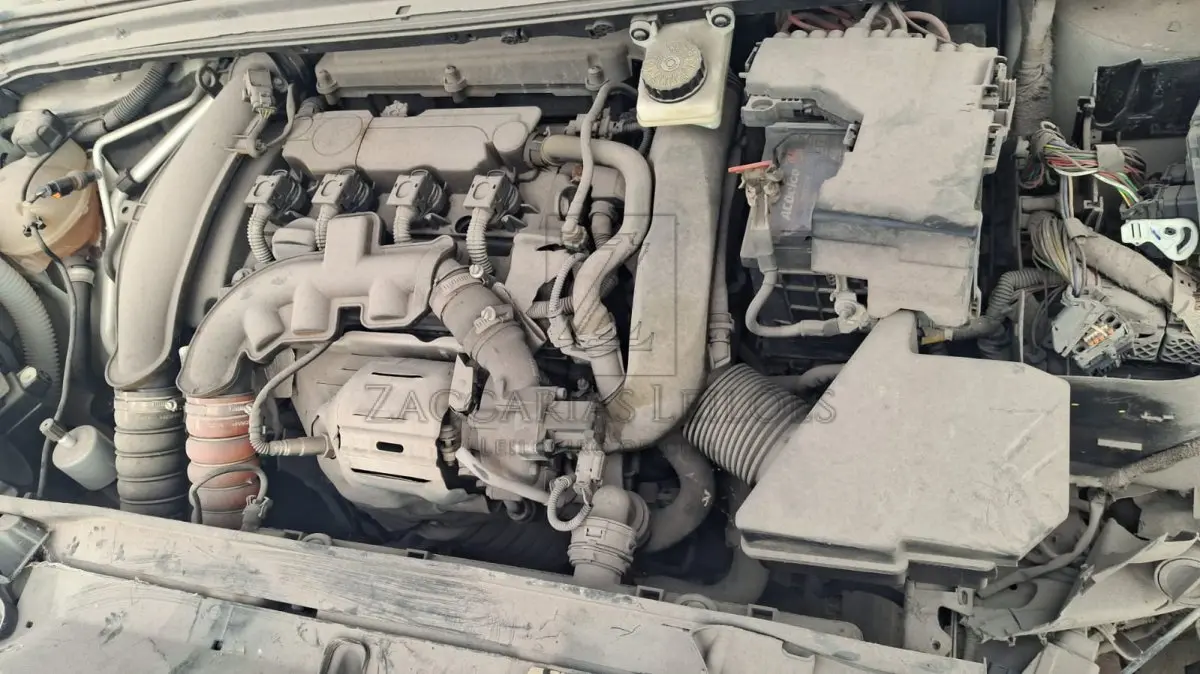 LOTE 004 - Um automóvel da marca CITROEN/C4 A THP FLEX, placas IWP8F68, na cor branca, à Álcool/Gasolina, ano/modelo 2015/2015, RENAVAM 1053492577.