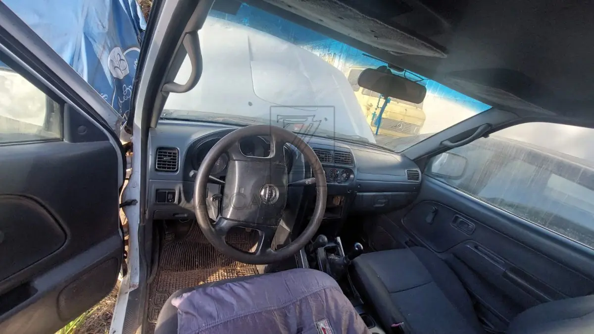 LOTE 010 - Caminhonete NISSAN/FRONTIER 4X4 XE, espécie Especial, tipo caminhonete, cor Branca, ano de  fabricação/modelo 2005/2005, município de registro Fagundes Varela/RS, placas KAI2H89, Chassi  94DCMUD225J634463, RENAVAM 864563124, em bom estado de conservação.