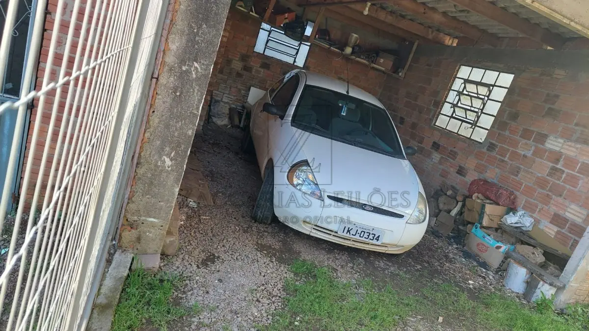 LOTE 005 - Automóvel FORD/KA GL, espécie passageiro, tipo automóvel, combustível Gasolina, cor Branca,  ano de fabricação/modelo 2001/2001, potência 65 CV, categoria particular, município de registro  Veranópolis/RS, placas IKJ0334,  RENAVAM 770596789.