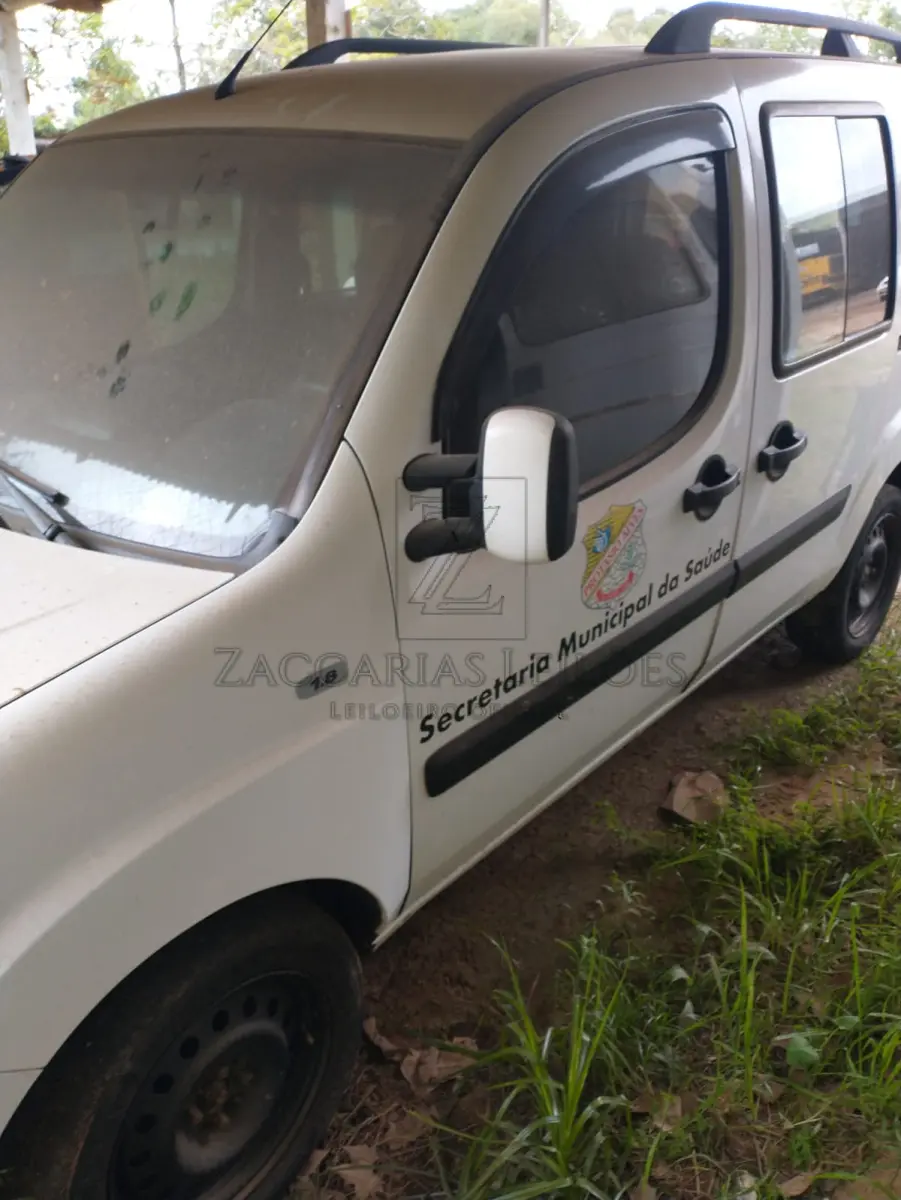 LOTE 004 - Um automóvel da marca FIAT/DOBLO ESSENCE 1.8, ano/modelo 2016, de cor Branca, placa IXF-4735.