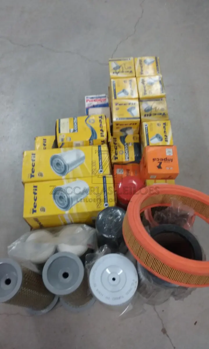LOTE 019 - Kit filtros para máquinas e veículos, aproximadamente 40 unidades.