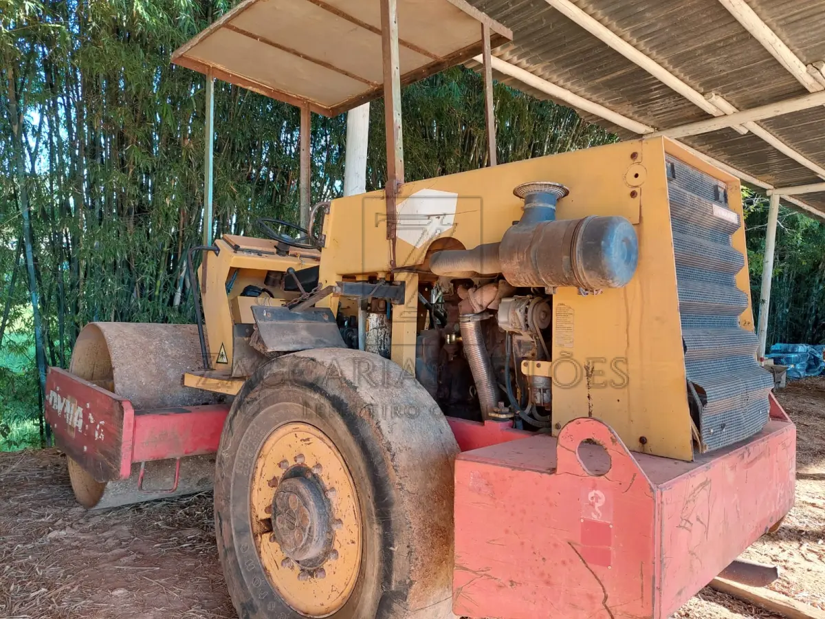 LOTE 005 - Rolo compactador marca DYNAPAC, ano 1997. (Bem nº 0647)