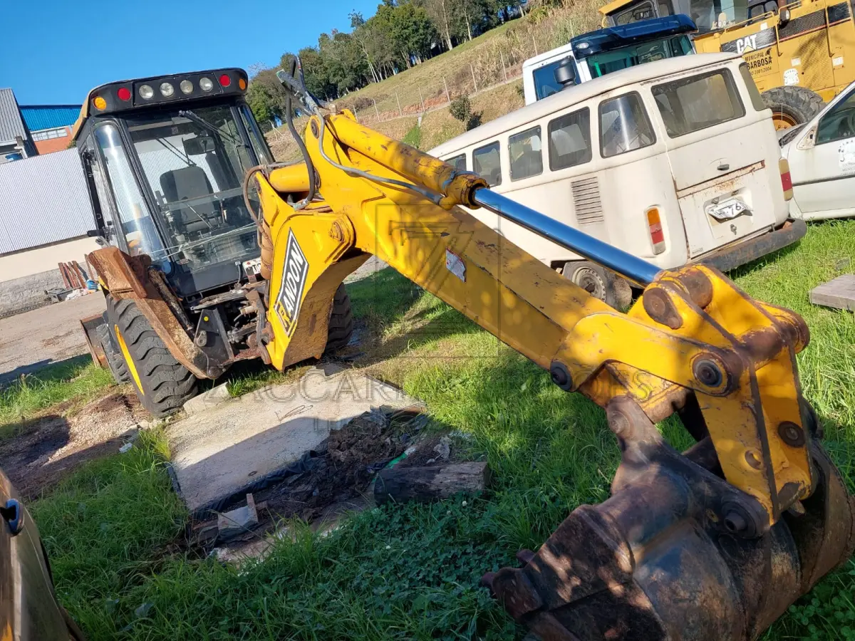 LOTE 001 - Trator de Rodas Retroescavadeira da marca RANDON, modelo RD406, ano/modelo  2012/2012, placas ITO-7738, RENAVAM 00488523958, a Diesel.