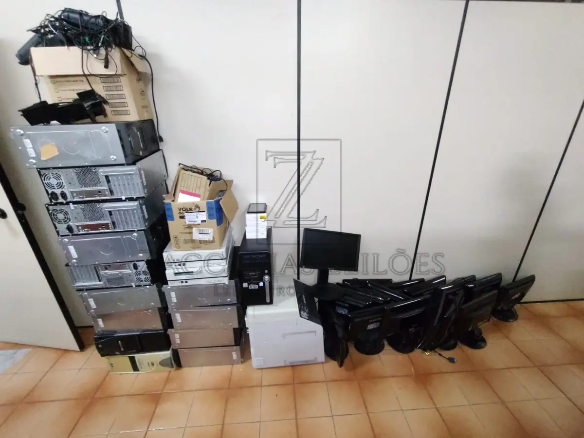 LOTE 015 - LOTE DE INFORMÁTICA CONTENDO: 21 COMPUTADORES, 15 MONITORES LCD, 05 TABLETS 8GB, 03 IMPRESSORAS MULTIFUNCIONAL, 01 AUTOTRANSFORMADOR, 02 ESTABILIZADORES, 01 SWITCH 24 P, 02 NOBREAK