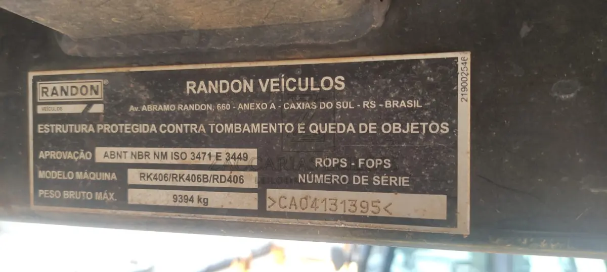 LOTE 002 - Retroescavadeira marca RANDON RK406, ano 2013. (Bem nº 1105)