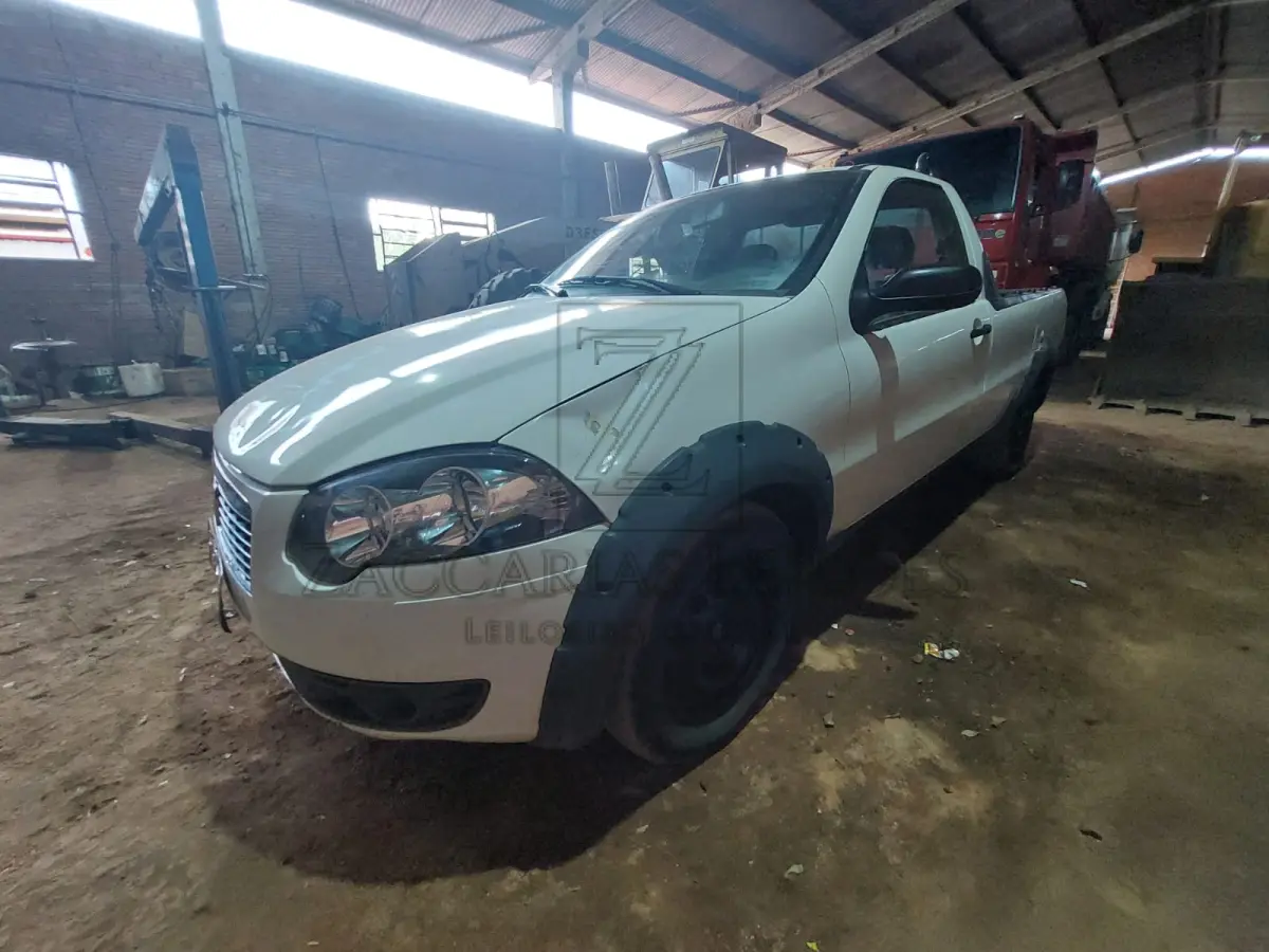 LOTE 003 - Uma camionete da marca FIAT/STRADA TREK FLEX, placas IPR-8961, na cor branca, carroceria aberta, ano/modelo 2009/2009, RENAVAM 00135128544.