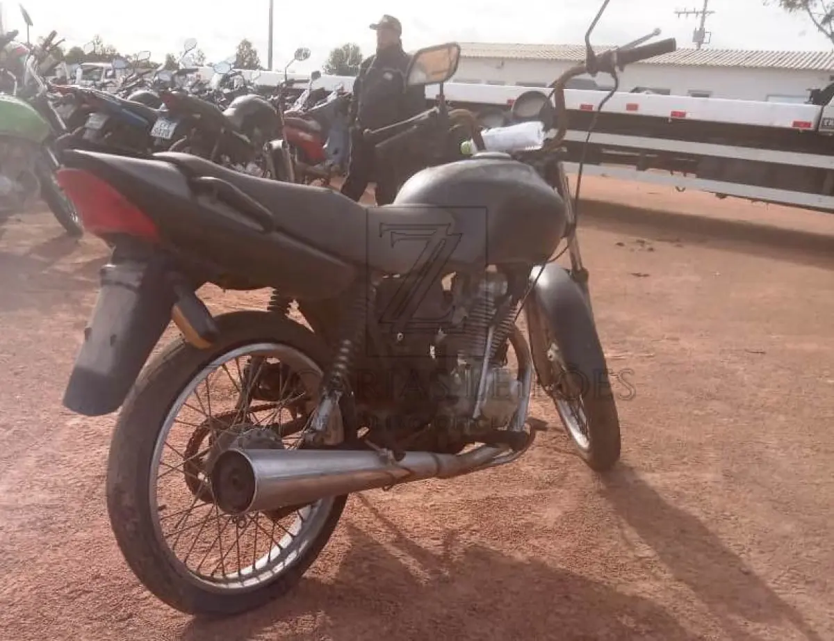LOTE 005 - Uma motocicleta da marca HONDA CG 125 FAN, ano/modelo 2005/2005, placa IMK-8718, RENAVAM 852561172.