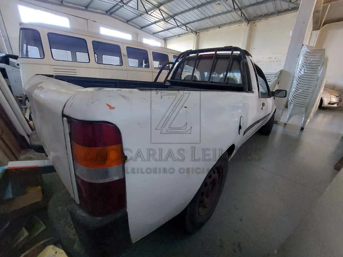LOTE 003 - Uma camionete da marca FORD/CURIER CLX, carroceria aberta, placas IHB-8884,  cor branca, ano/modelo 1998/1998, RENAVAM 691503087.