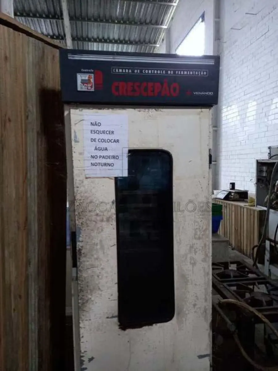 LOTE 035 - Estufa de Pão CrescePão. está em péssimo estado de conservação.