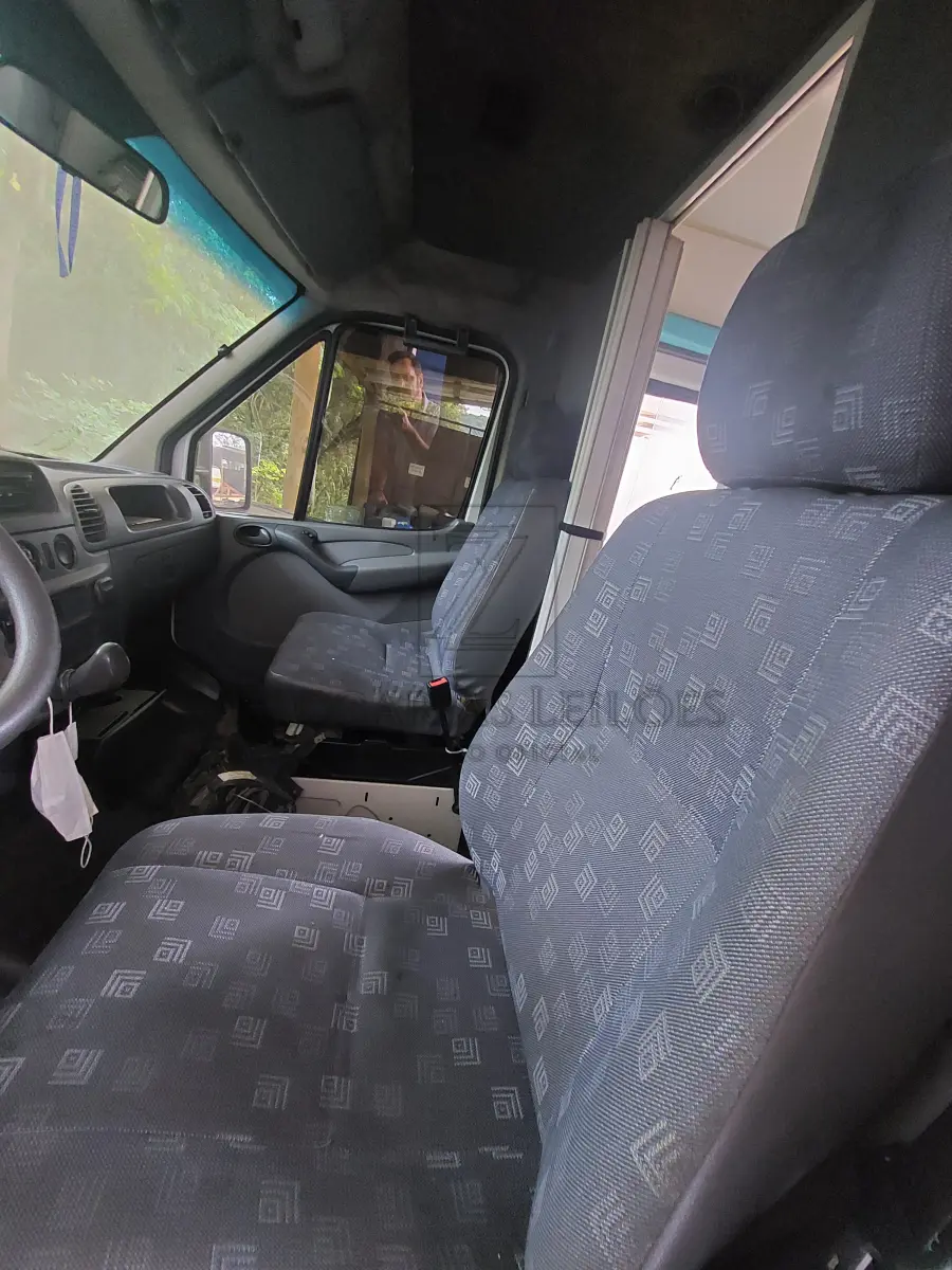 LOTE 005 - AMBULÂNCIA MERCEDES BENZ SPRINTER CDI TCA, COR BRANCA, ANO/MODELO 2008/2008, A DIESEL, PLACAS IPE-8249 . Necessita de reparos no motor.