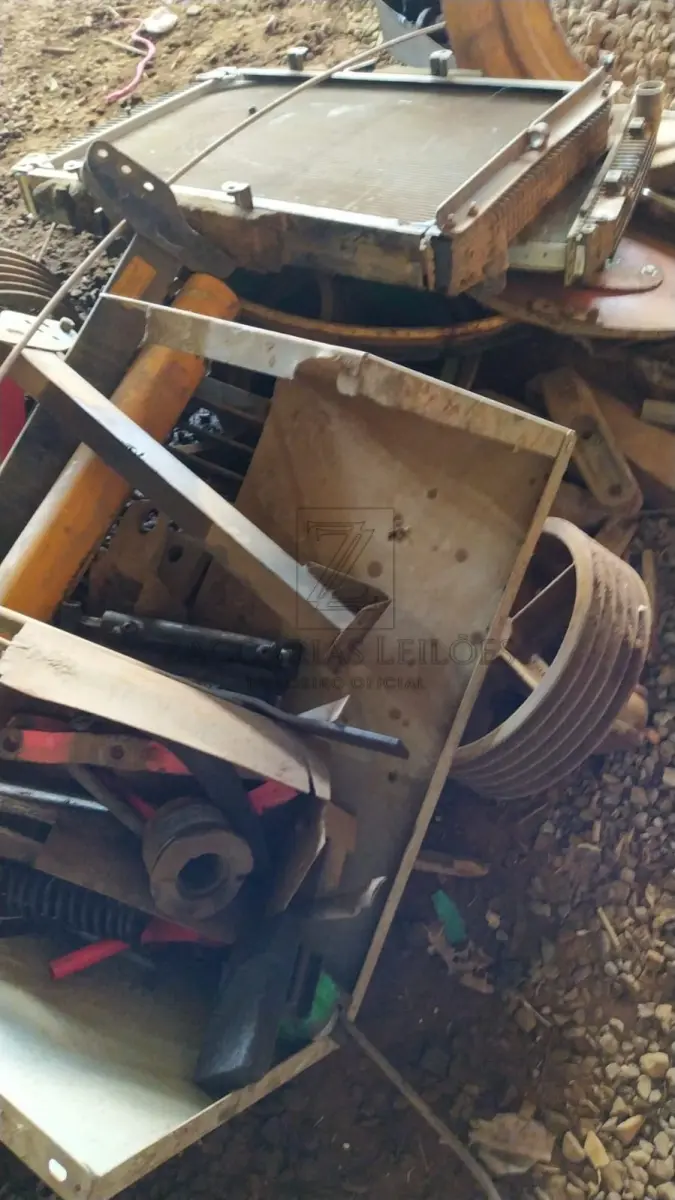 LOTE 015 - Sucata de ferro.