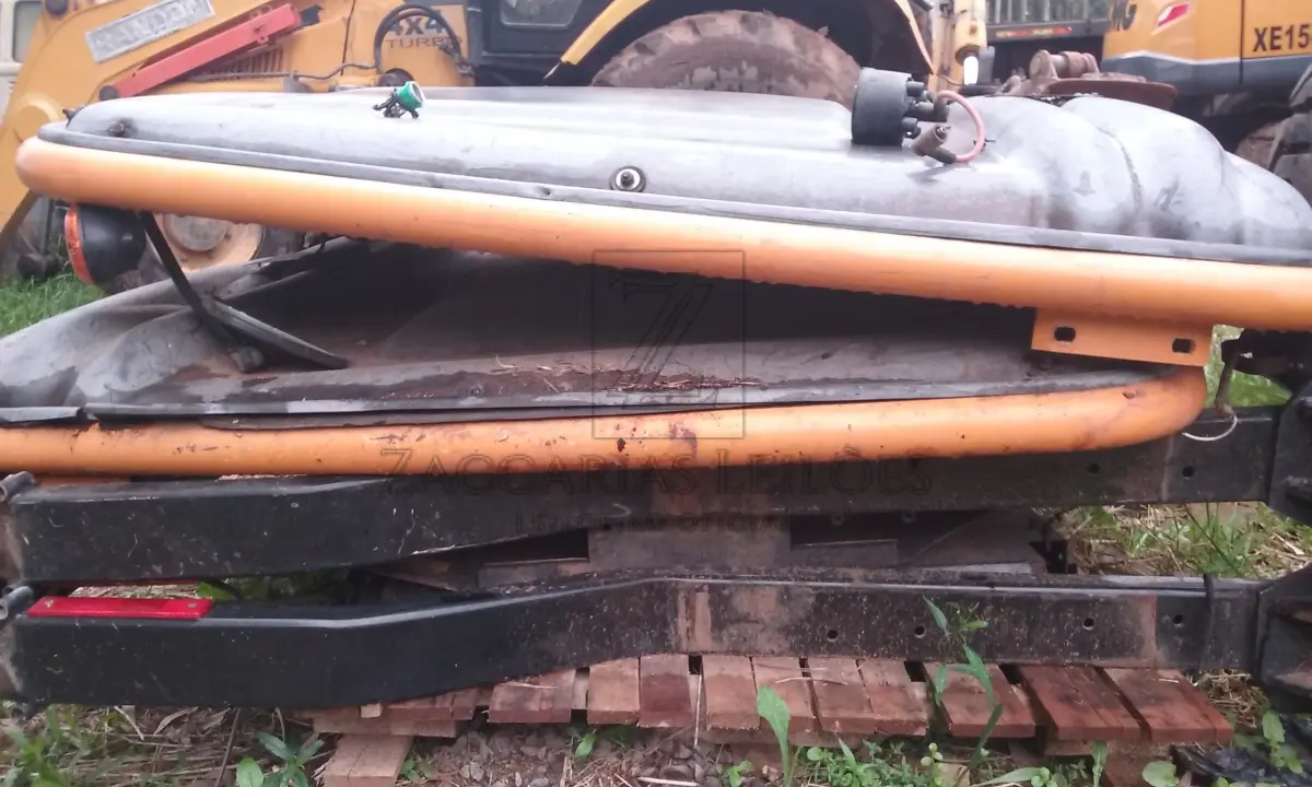 LOTE 012 - Capota para Trator Valtra A950, 2 unidades